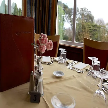 Hotel Treloyhan Manor 3*